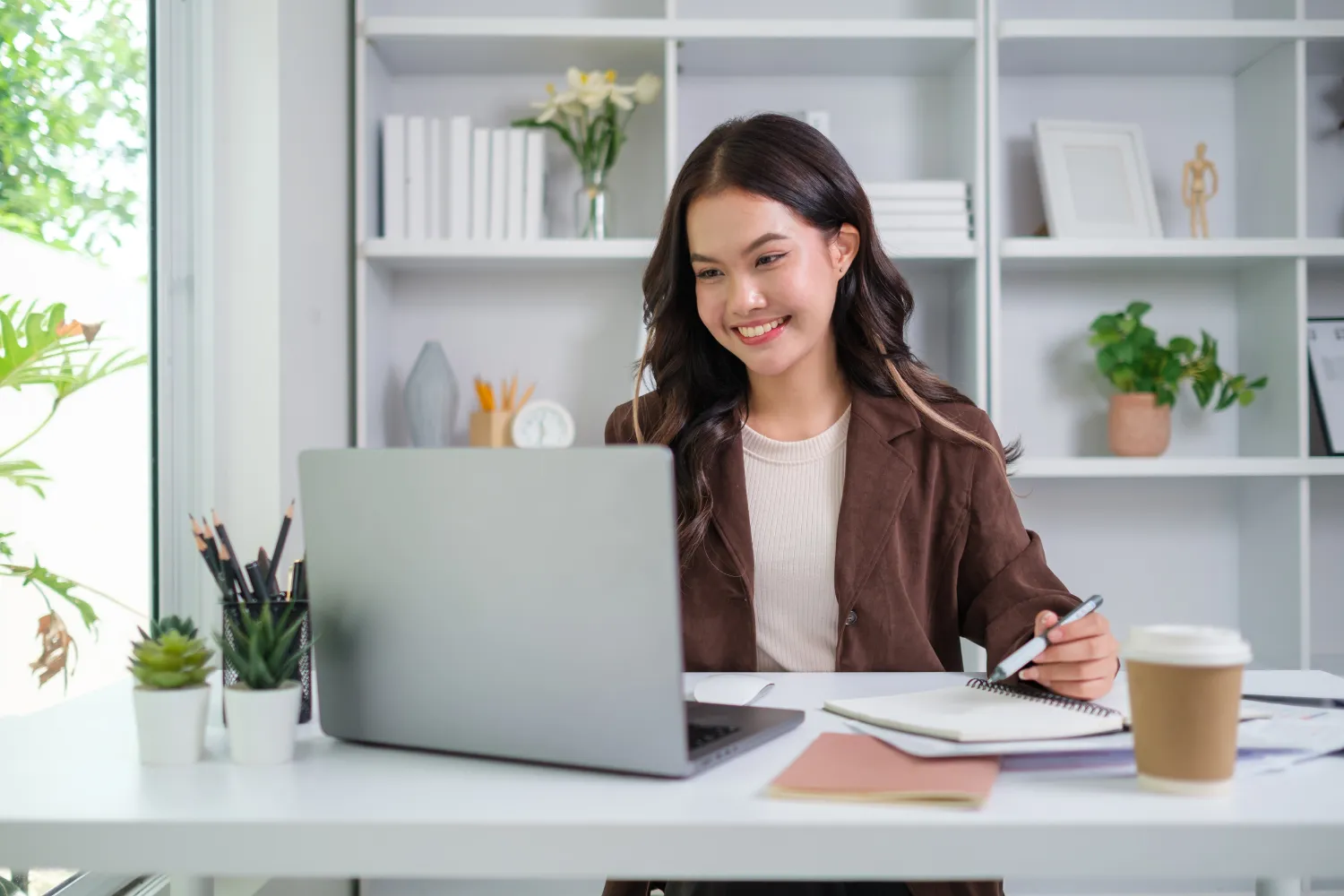 A virtual assistant smiling on laptop.