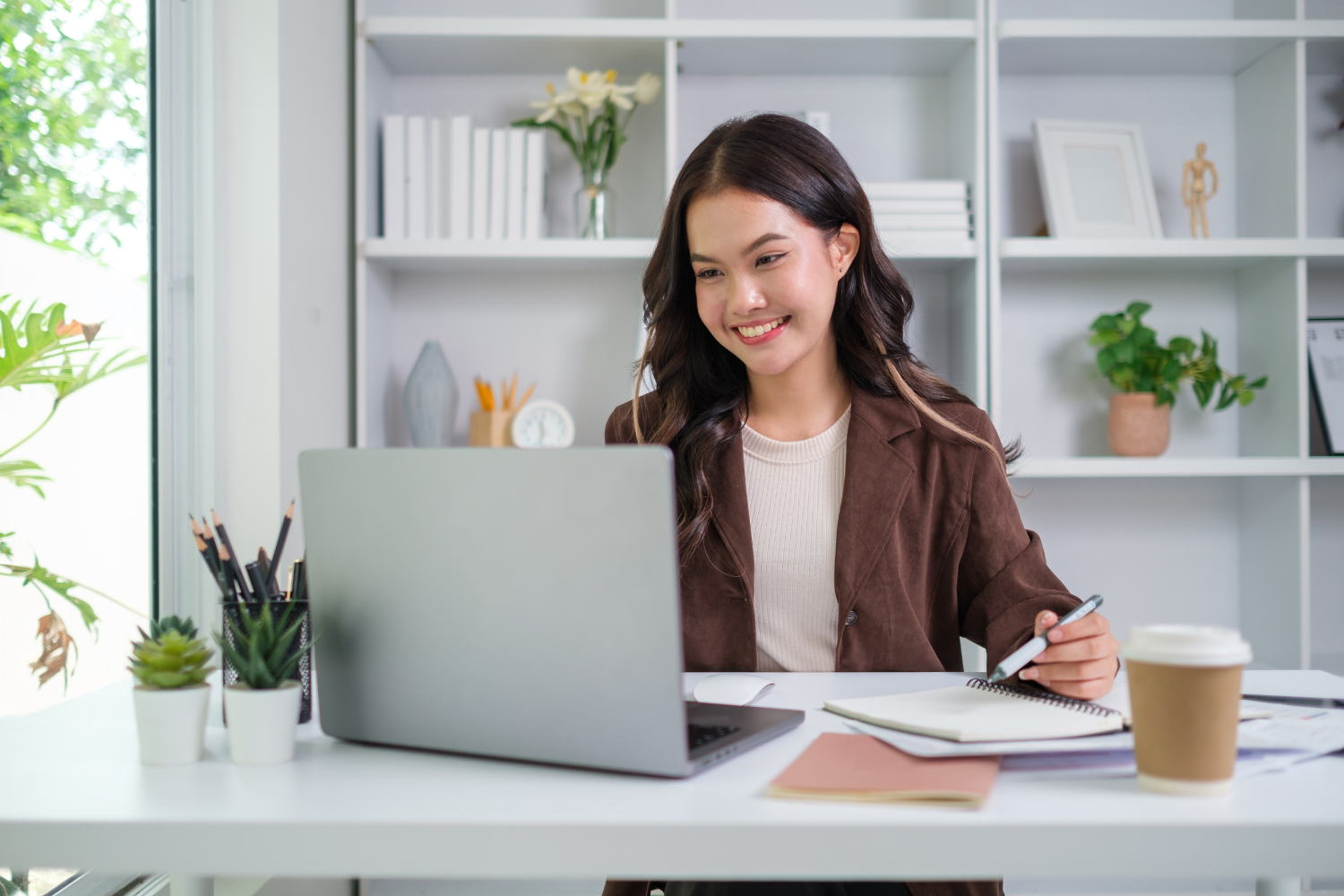 A virtual assistant smiling on laptop.