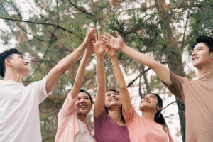 A group of Filipinos with their hands together.